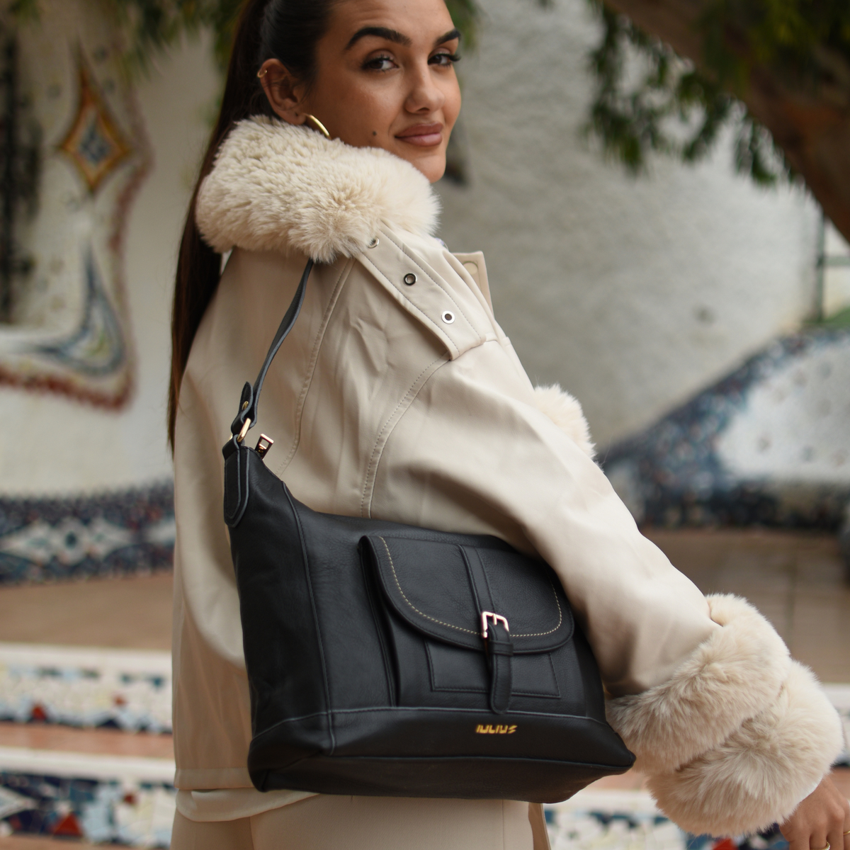 Bolso de Hombro de Cuero Negro – Elegante y Funcional – IULIUS