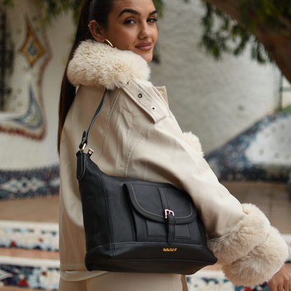 Bolso de Hombro de Cuero Negro – Elegante y Funcional – IULIUS