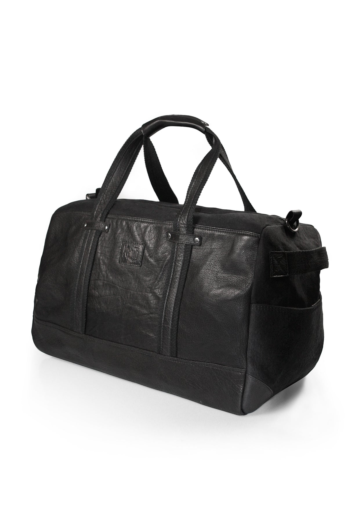 K0024AB | Canvas/Vera Leather Travel Duffle Bag, full-grain, ruffled - Black Color. Nickel Antique Accessories, Zipper Closure. Dimensions: 48 x 31 x 22 cm - Packaging: Tnt bag