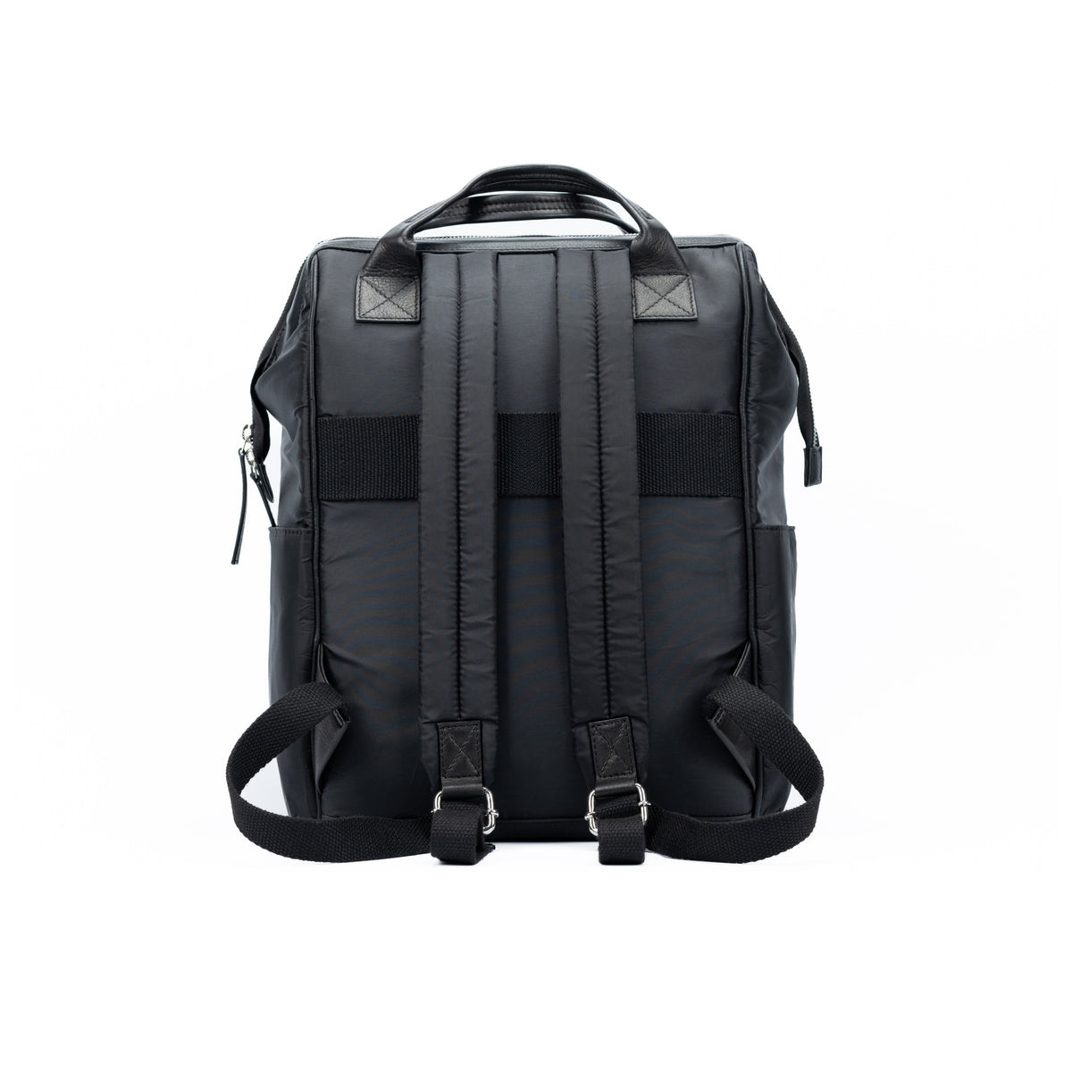 K0037AB | Waterproof Nylon Backpack/Full Grain Leather with Light Grain - Black Color - Polished Nickel Accessories. Dimensions: 27 x 39 x 19 cm - Packaging: Tnt bag