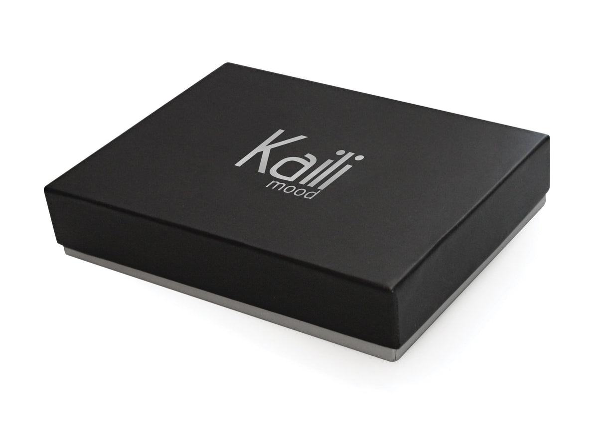 K10650BB | Keychain in genuine full-grain leather, Volanata. Dark Brown color. Nickel Antique Accessories. Total dimensions: 4 x 15 x 0.5 cm. Packaging: hard bottom/cover Gift Box