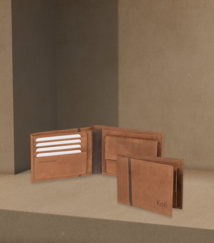 K12203UB | Men's wallet in genuine full-grain leather, Naked. Leather color. RFID protection. Size when closed: 12.5 x 9.5 x 2 cm. Packaging: gift box bottom/cover